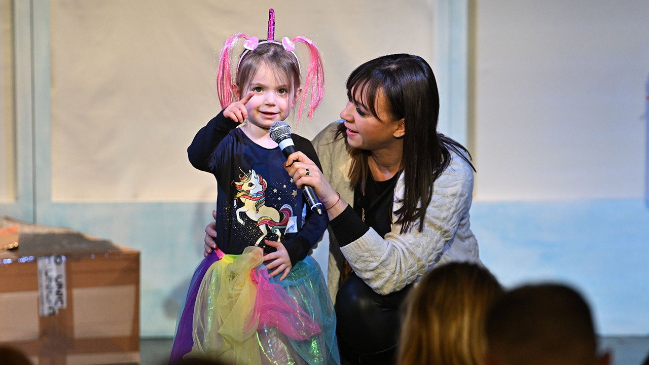 Szeretünk, Tutu! A Kövér Béla Bábszínházban szervezett jelmezes farsangi mulatságot a Korábban Érkeztem Alapítvány