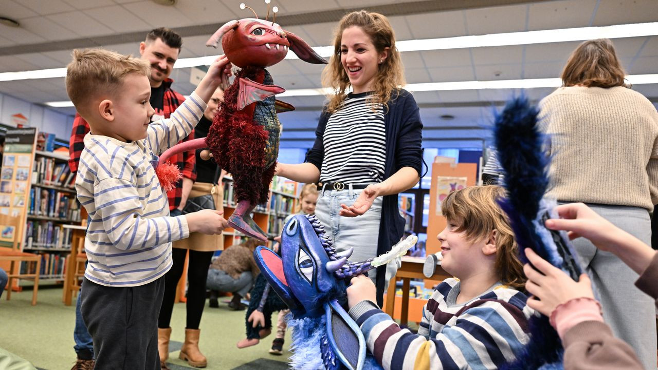 Bábok: színházból a könyvtárba, de a csoda itt is csoda