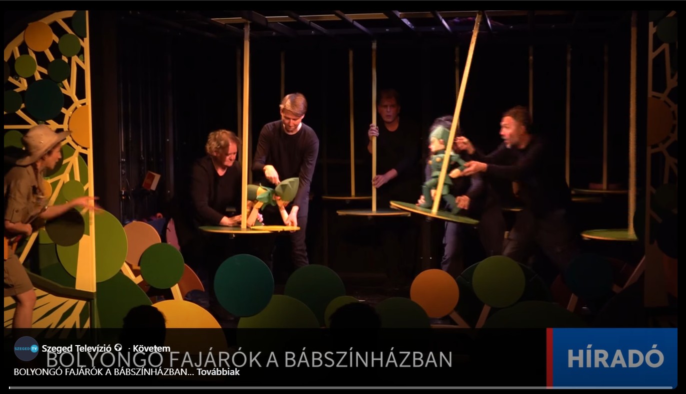 BOLYONGÓ FAJÁRÓK A BÁBSZÍNHÁZBAN