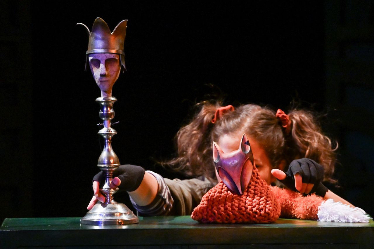 A gyerekeknek mese, a felnőtteknek stand-up: a Rókaszemű a következő bemutató a Bábszínházban